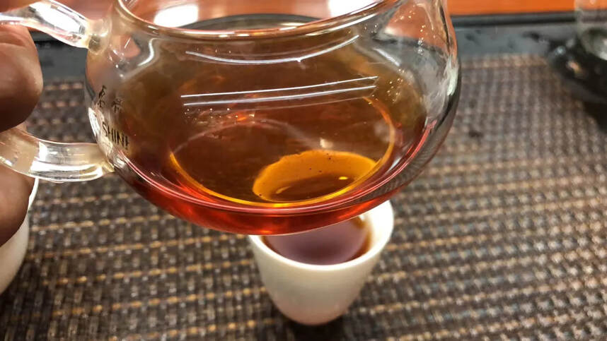 2011年陈年老茶透酒香，有茅台味的老茶。