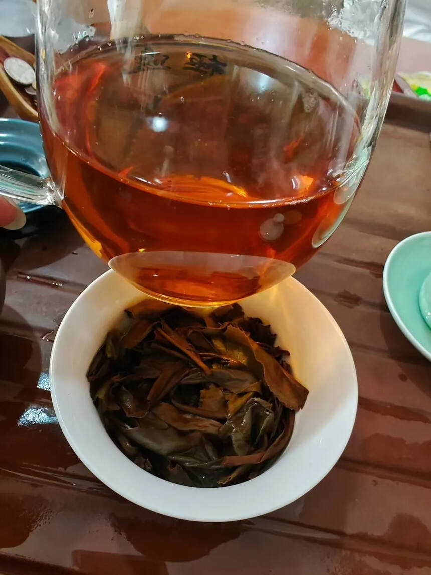 八十年代香港廖福茶號-老生茶
?规格:200克一盒，