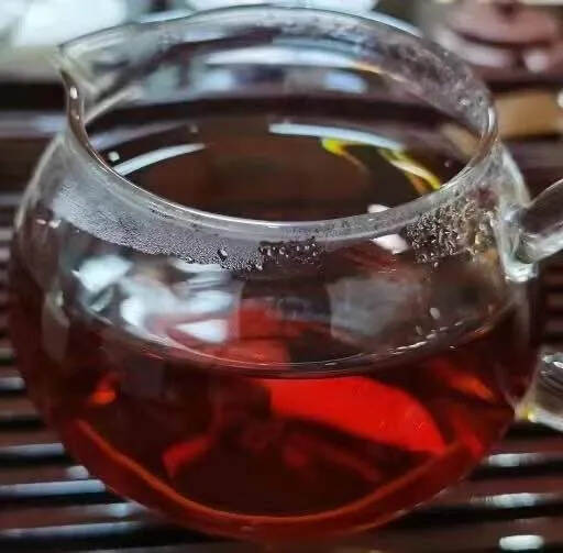 陈年的老熟茶老散茶存世稀少，
2006年“樟香古树野