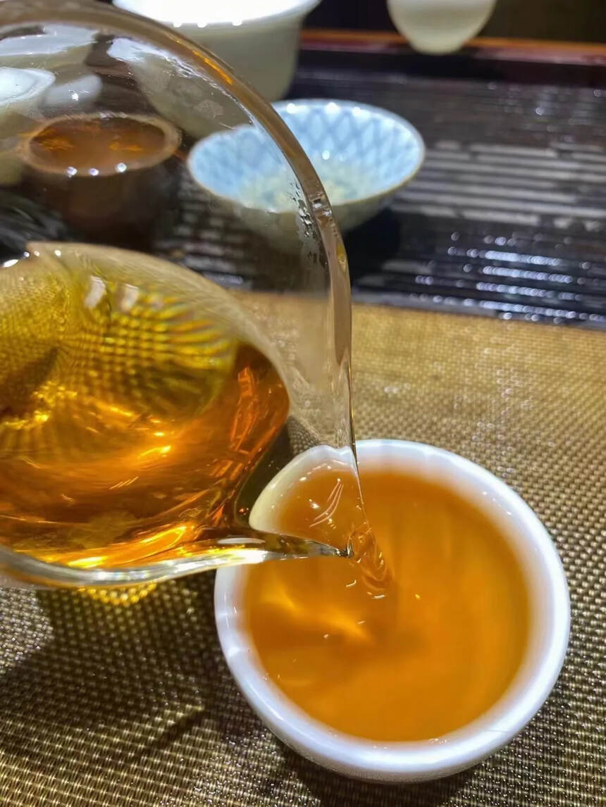 2006年华联班章有机金瓜贡茶，瓜形周正，茶叶紧结，