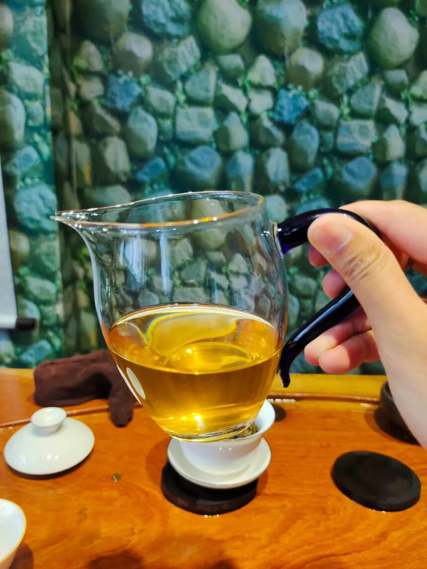 喝老茶，藏新茶