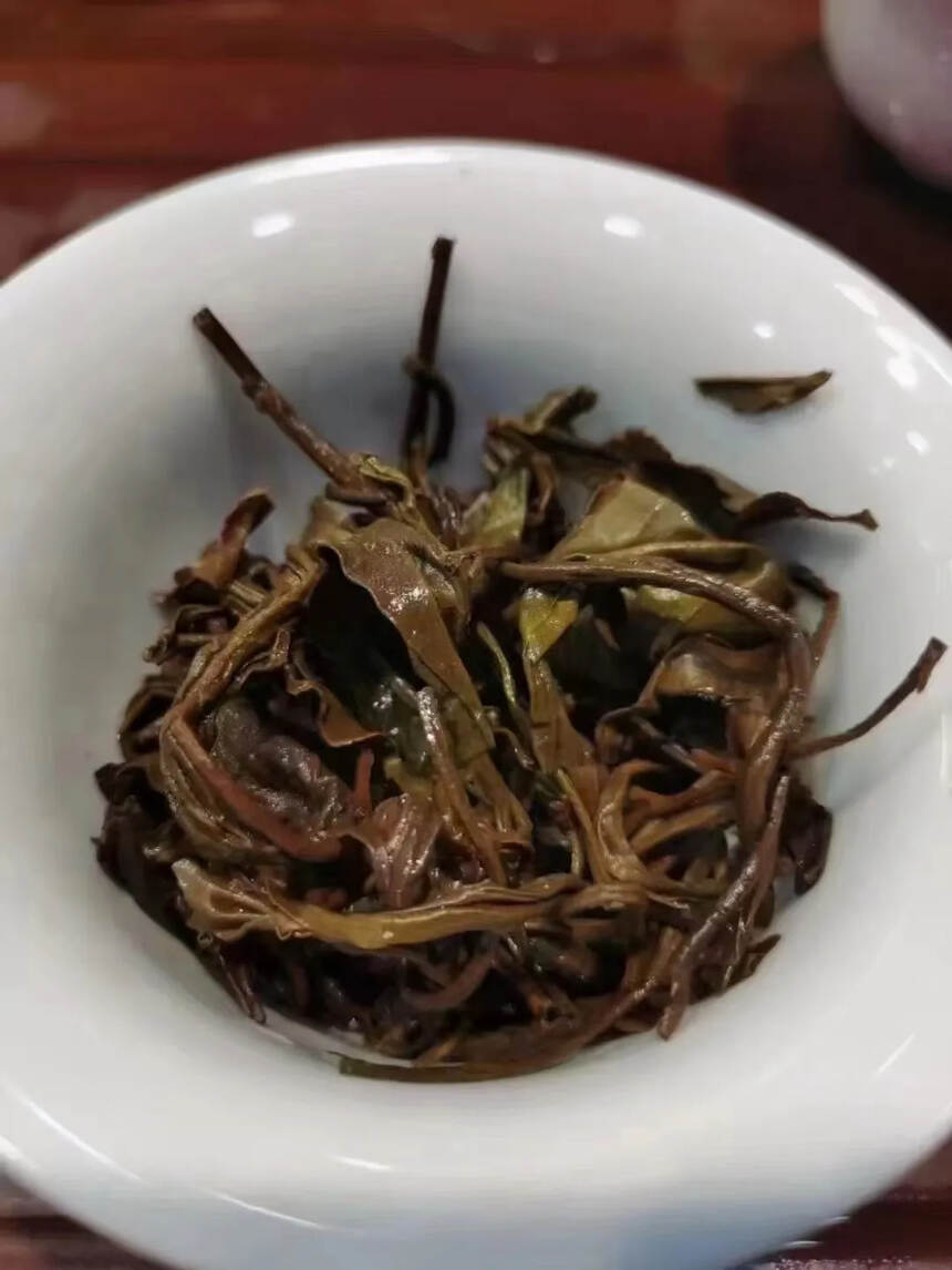 刚刚喝这款茶叶茶汤感入口甜，舌面生津，茶汤甘、滑、润