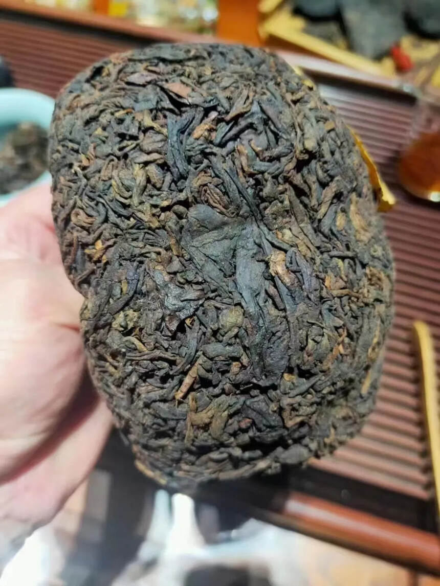 1993年干仓老熟茶，500克沱，裸沱无包装，外加塑