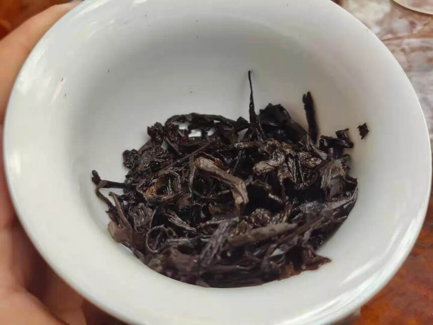 沱茶历史悠久，古时便享有盛名，形似倒置碗状。
干仓储