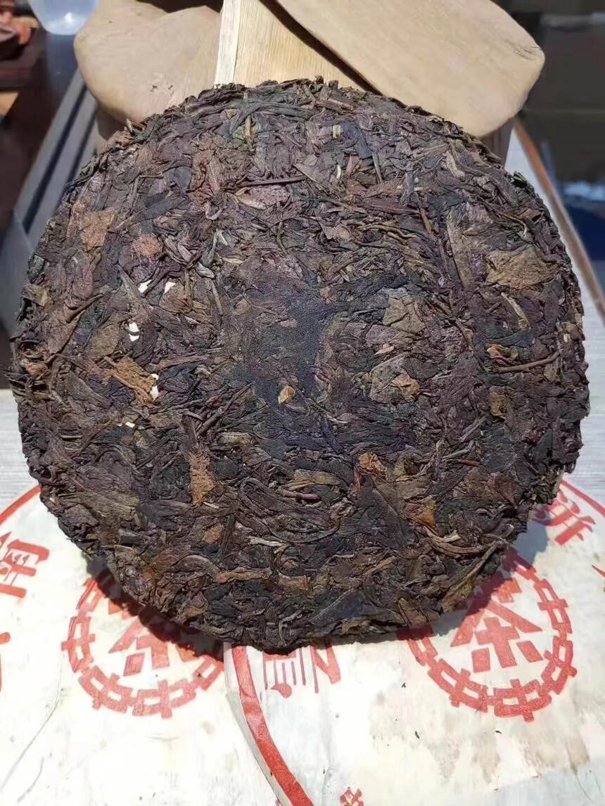 98年云南乔木饼茶，易武大叶普洱生茶！干仓老茶，蜜香