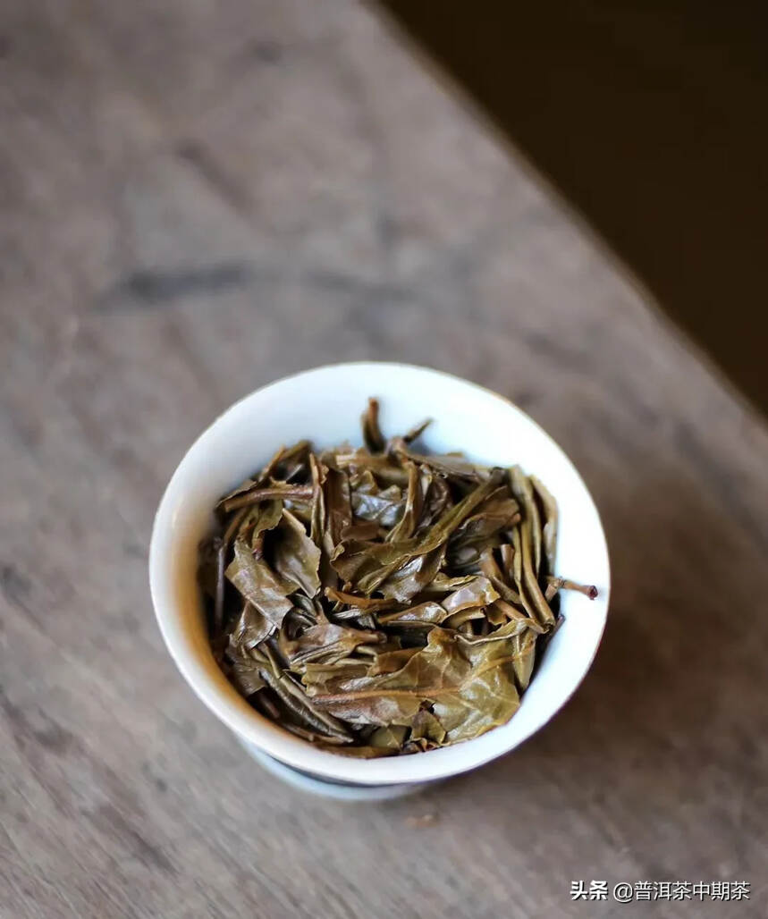 2004年普洱茶沱茶250克，          一