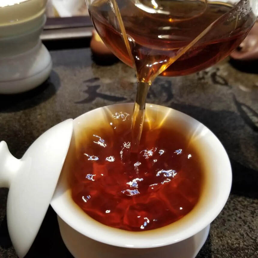 05年班盆老茶头，中粒松紧适中，只有150公斤左右。