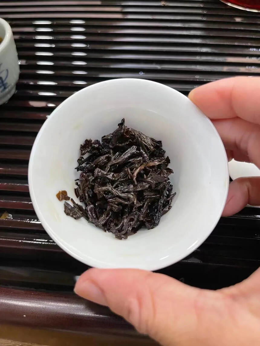 干仓。九十年代老散茶选用勐海地区的原料，正味，陈香突