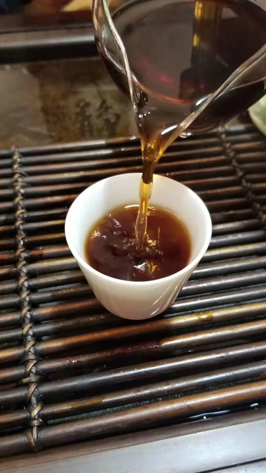 品质好茶 经典款96年布朗山古树熟茶沱，糯滑陈香。喜