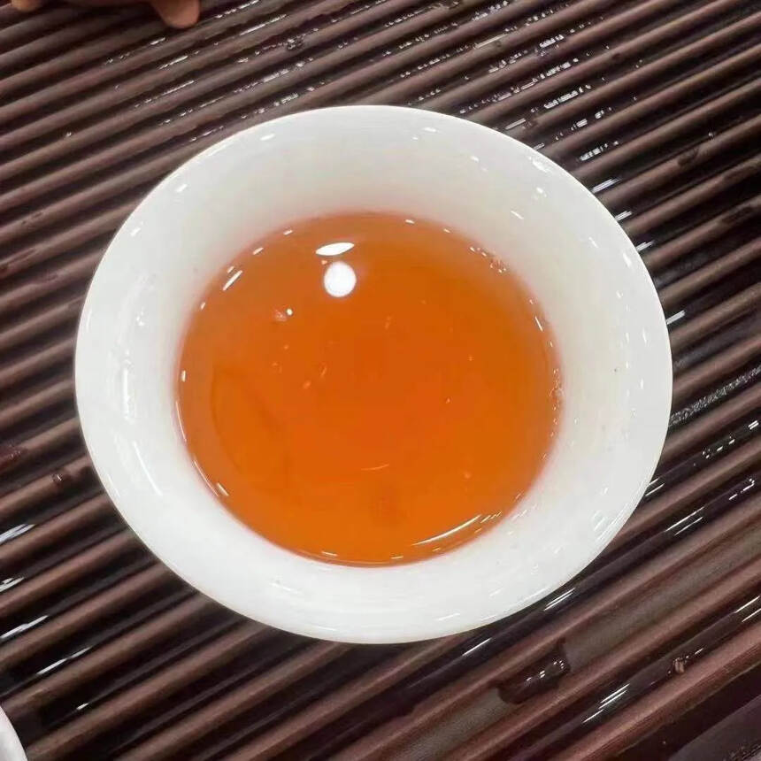 2005勐库古树茶，原料来自大雪山蜜香蜜甜，回甘持久