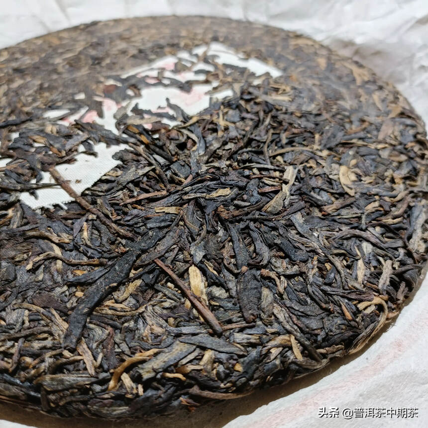 2001年普洱班章茶王饼357克，42片/件，汤色琥