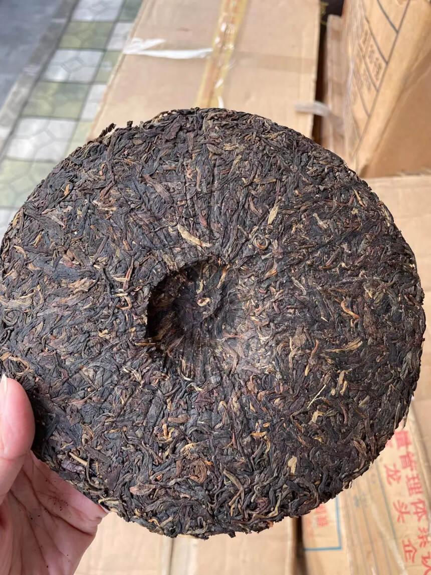 2000年·千禧年小红印青饼生茶
二十年干仓存放,甄