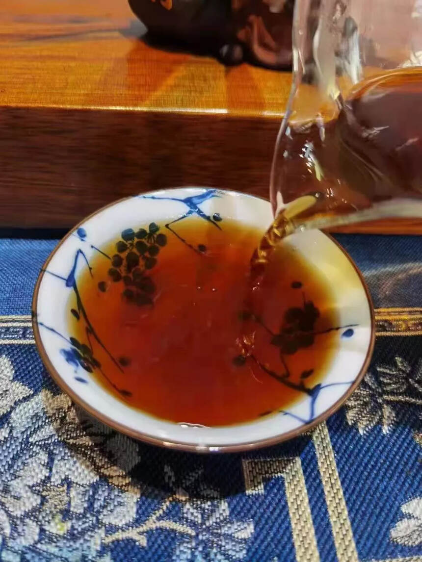 2019年 1公斤易武熟茶柱，汤甜水滑，滋味柔甜，性