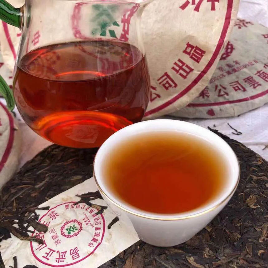 ??

03年易武珍藏品老中茶生茶。茶底肥壮厚实有力