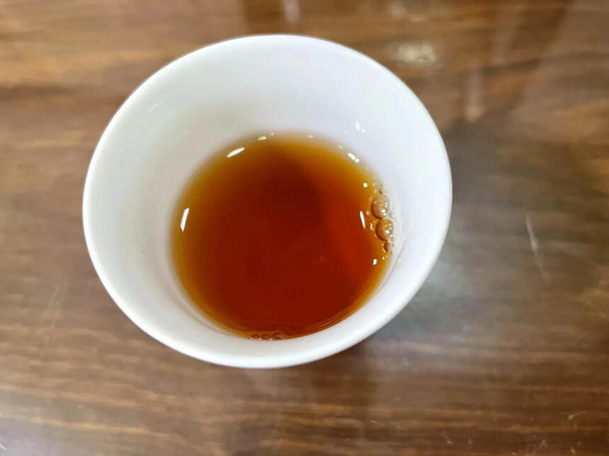 96年 凤牌青饼老生茶，薄纸