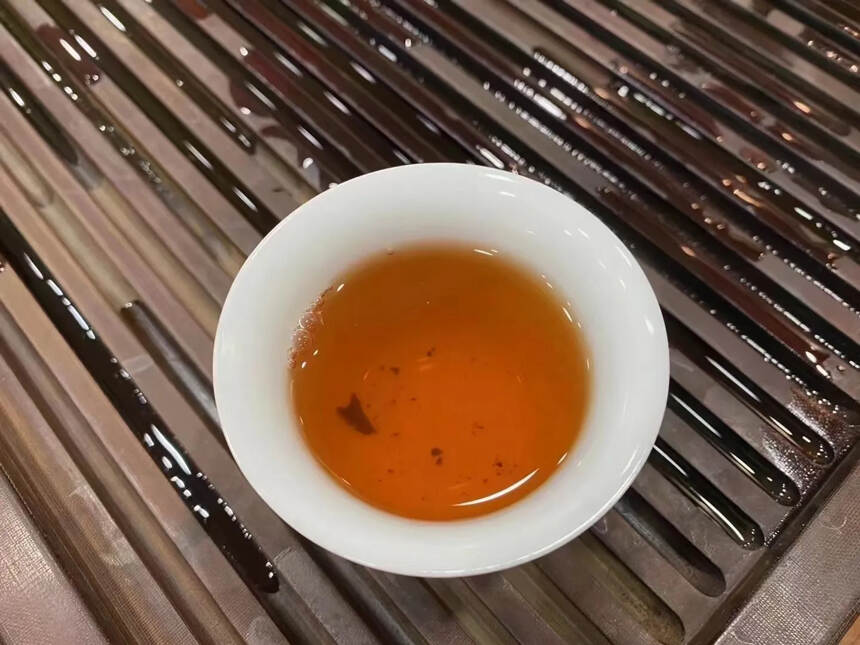 02马头班章野生大树有机茶，品饮之，顿感神清气爽，舒