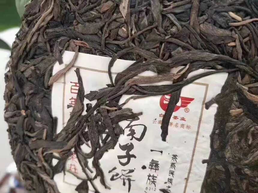 云南白龙号七子饼
口感顺滑，入口便有淡淡蜜香过后香气