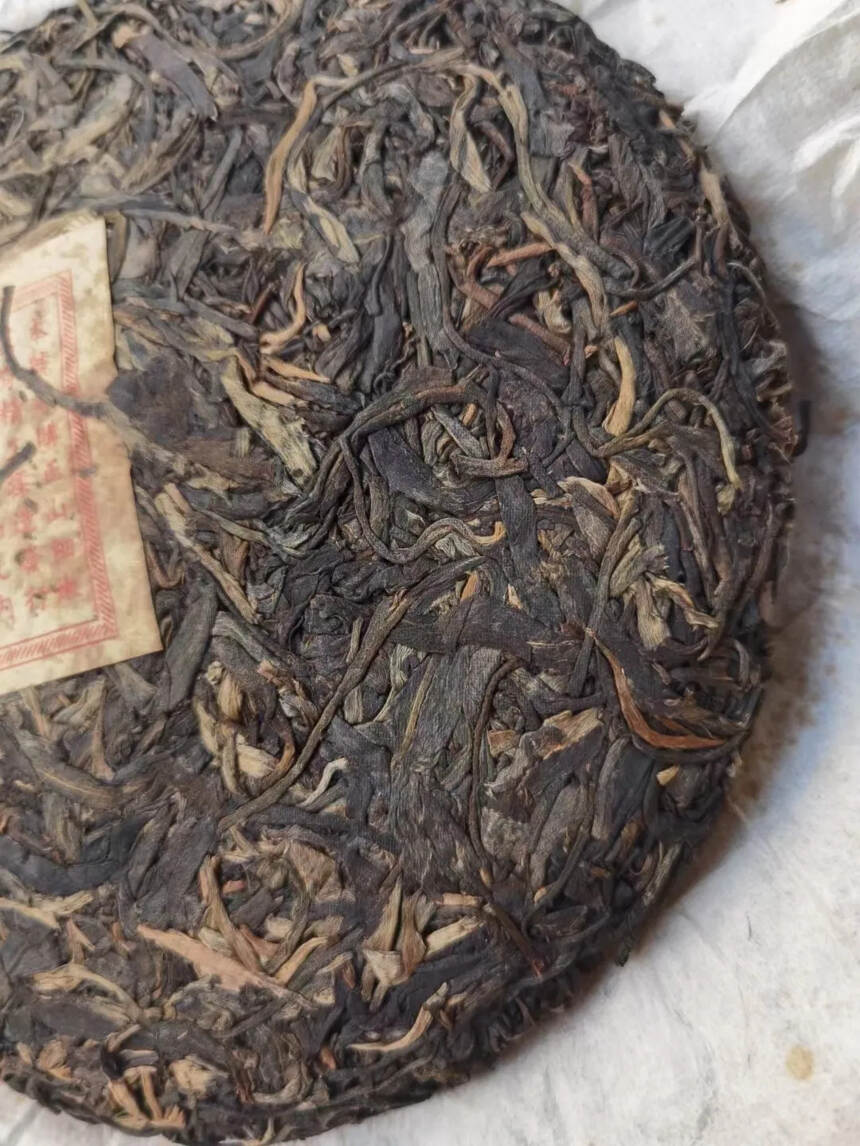 2005年鼎興號圓茶，400克一饼，一提7饼，一件6