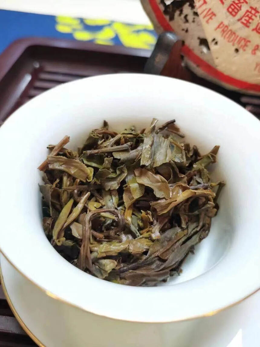 2006年布朗大树茶
勐海布朗茶区的头春乔木古树茶菁