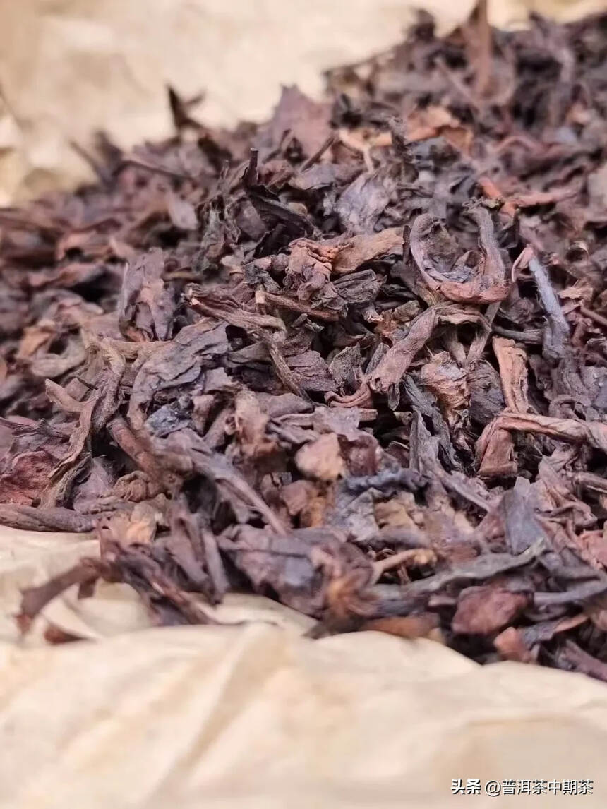 九十年代樟香老熟茶400克/包，树棕包装有利于转化，