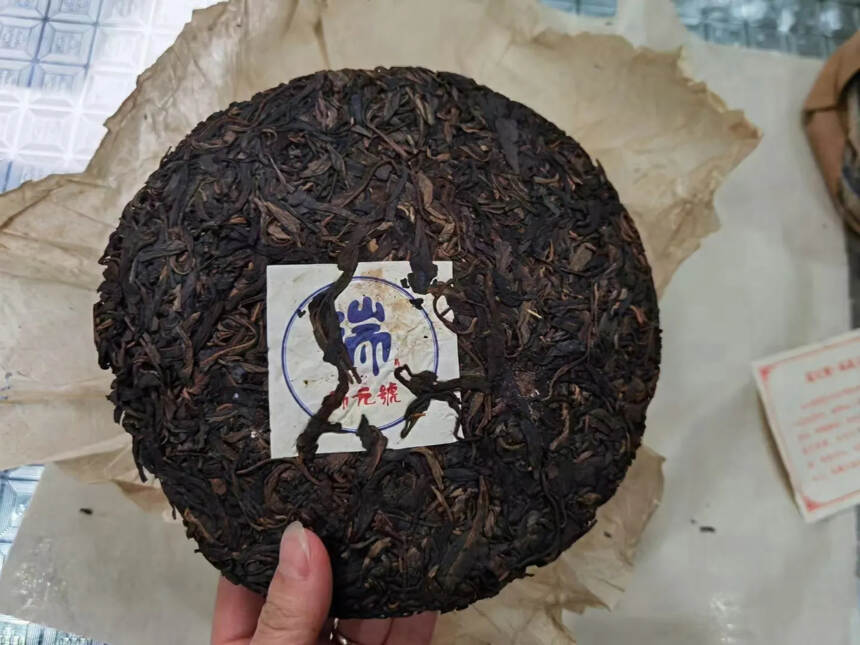 2005年瑞元号青饼，茶气足回甘好，味纯高香。性价比