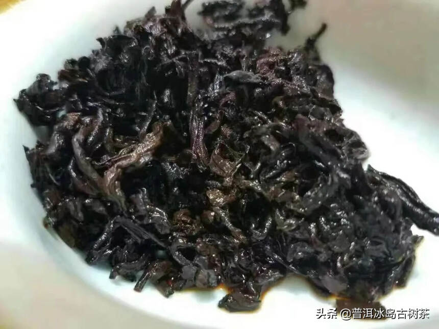 98年鼎兴茶庄老熟茶饼，357克。陈香甜味足。42片