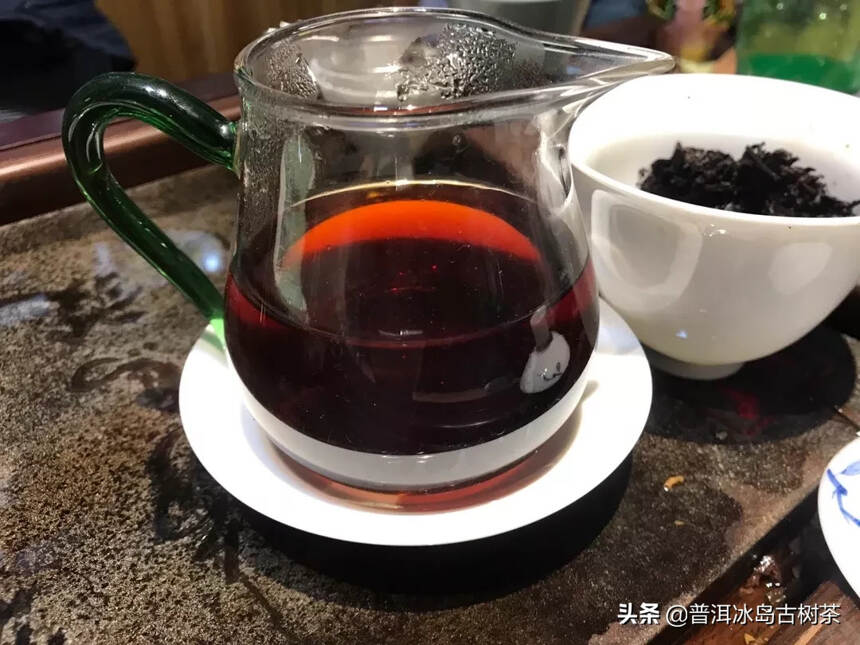 #石昆牧经典普洱# 80年代无纸老熟茶357克咖啡印