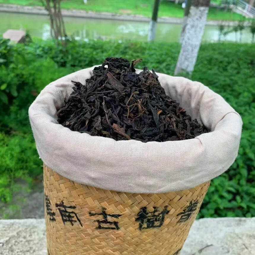 98年｜马来西y回刘
2公斤竹席篓装老生茶。
烟香纯