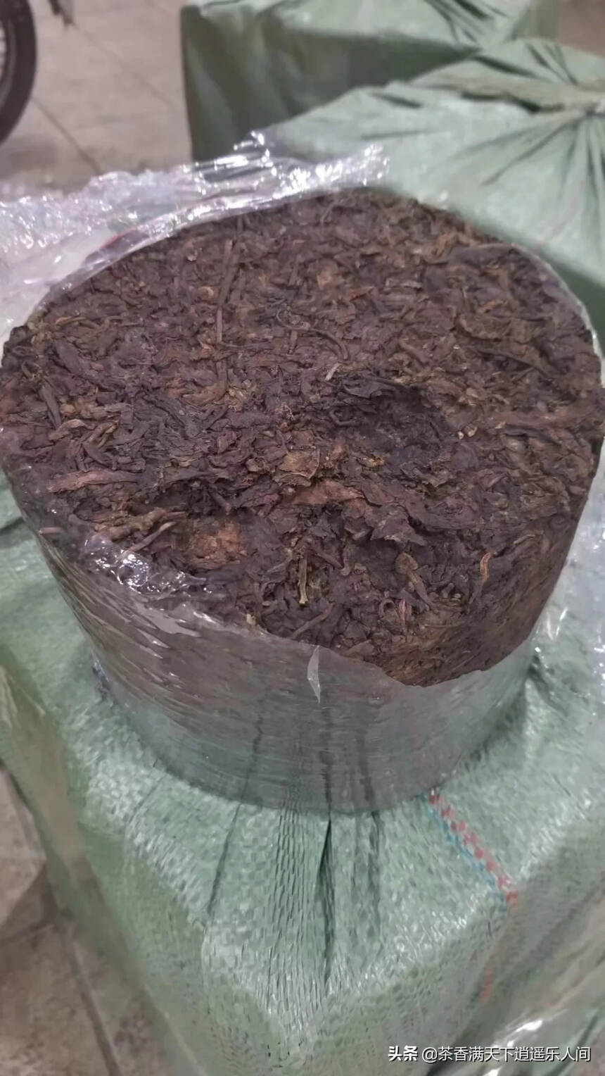 97年南糯山龙柱熟茶3000克，药香甘甜～汤色红浓透