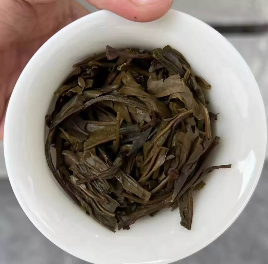 2008年乔木王珍品
本品选用古茶园老树茶之早春鲜叶