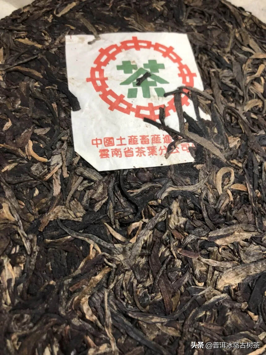 板桥人渡泉声，茅檐日午鸡鸣。 莫嗔焙茶烟暗，却喜晒