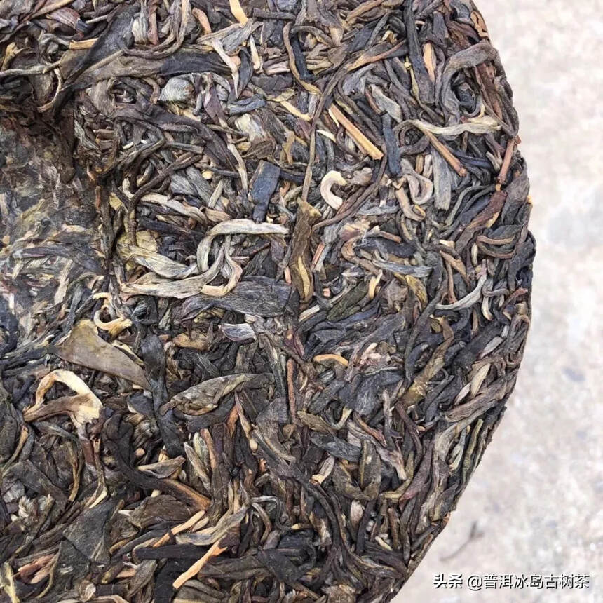 08年曼松古树茶生茶饼，自己收料压制的一款茶！开仓出