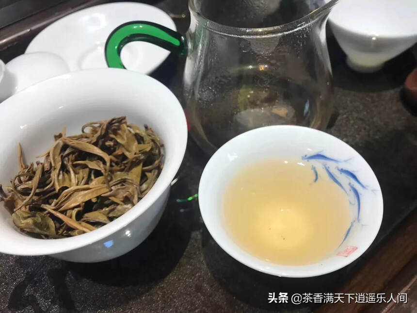 2015年老曼峨大树茶，有一筐20公斤左右！全买的送