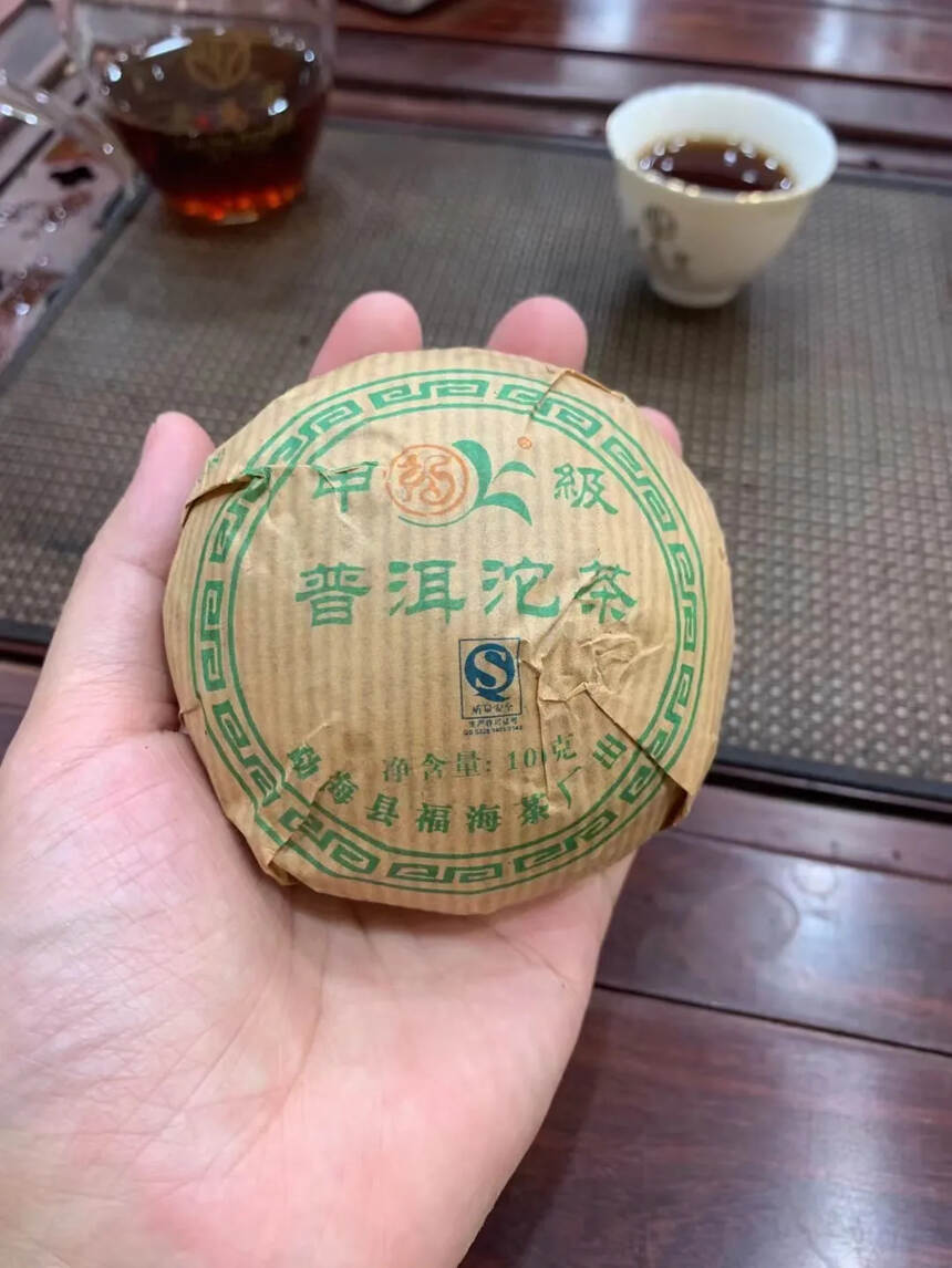 2010年福海茶厂甲级沱茶100克，清仓特惠价，