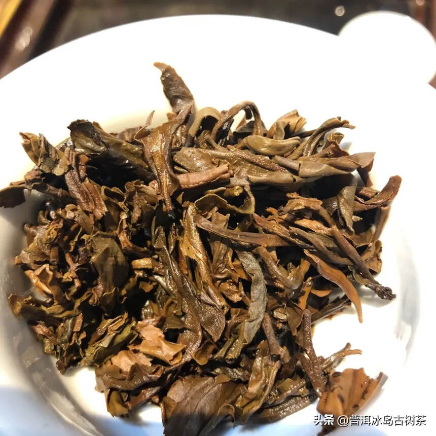 板桥人渡泉声，茅檐日午鸡鸣。 莫嗔焙茶烟暗，却喜晒