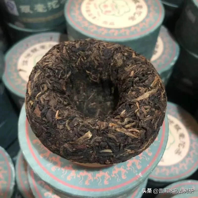 07年银毫沱生茶，100克。一箱120盒。一盒70元