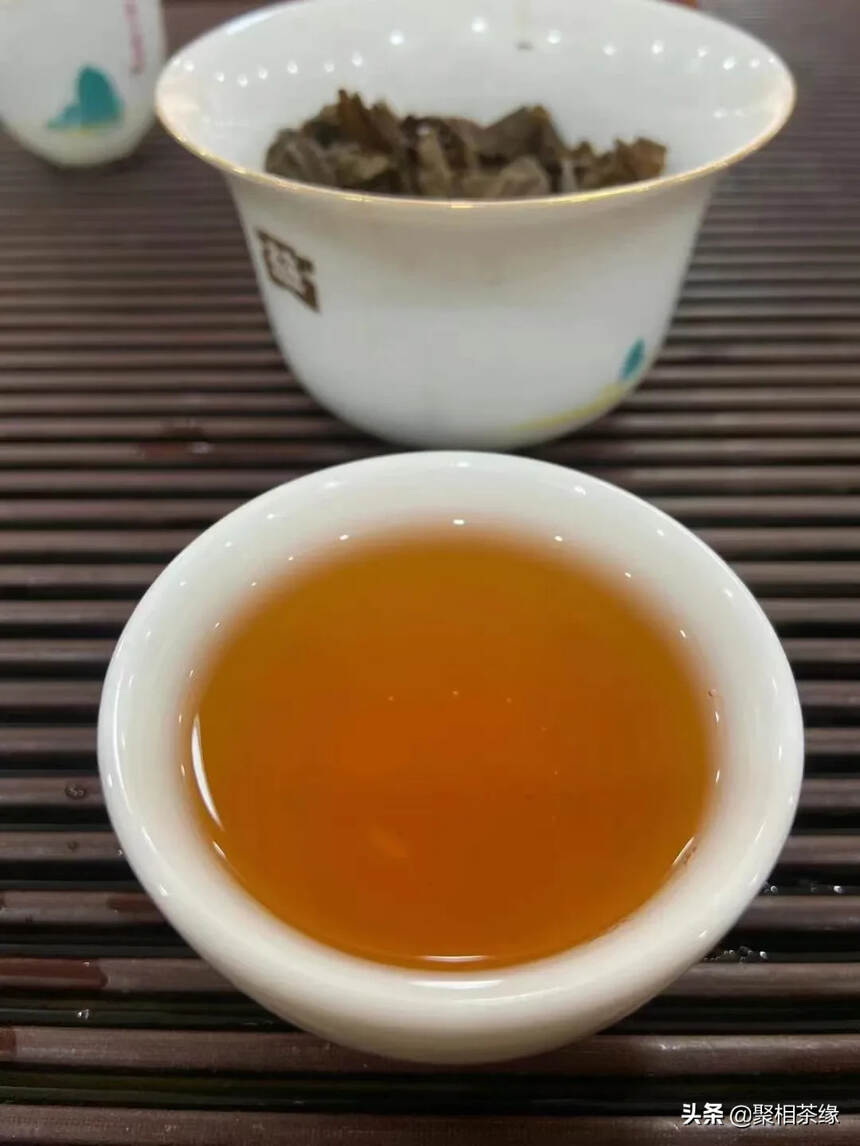 2003年班章生态茶，澳门华联公司出品。条索清晰，茶