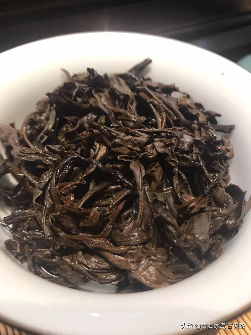 饮茶,就是品味一种文化,将尘世喧嚣冲泡成手中的一杯茶