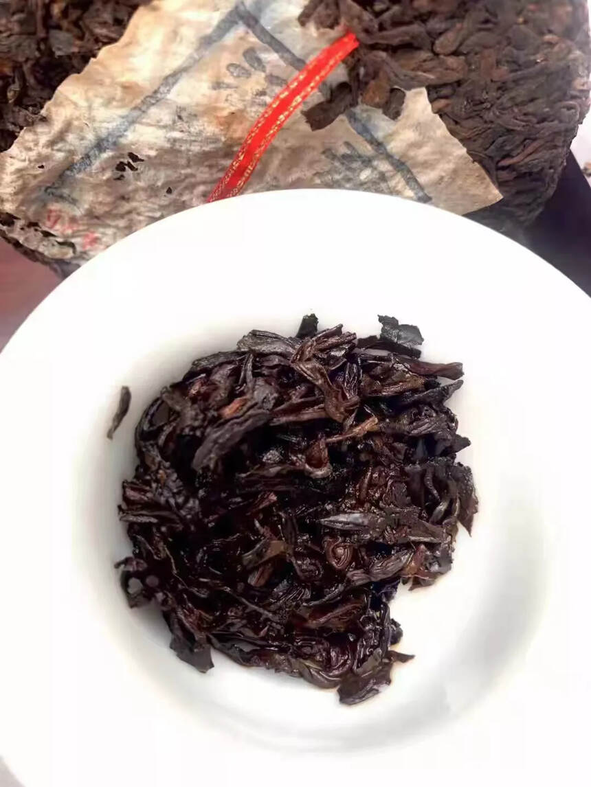 98年龙柱圆茶，精选勐海名山乔木大树茶发酵，经过20