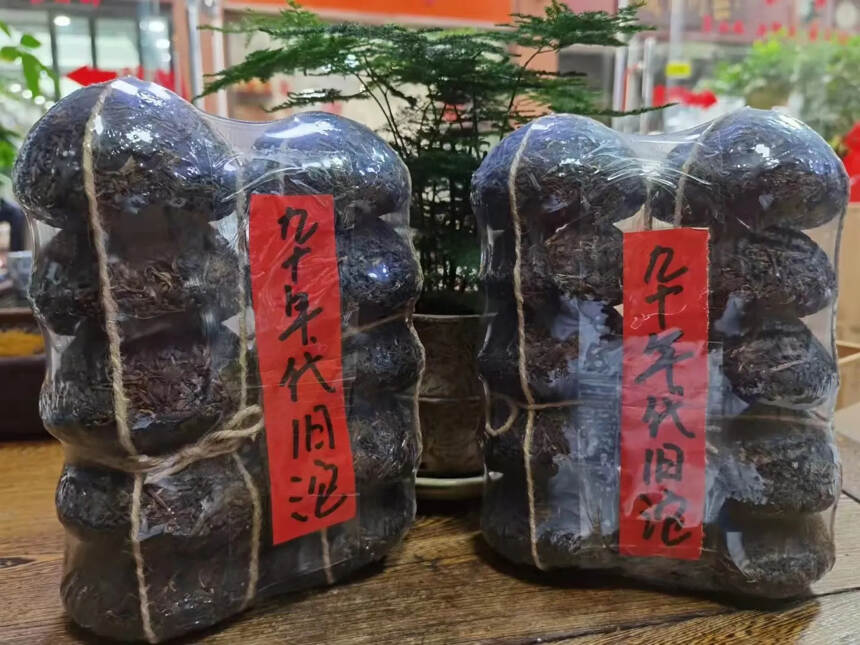 90年代布朗料生沱茶，老生茶100克，一条10个，淡