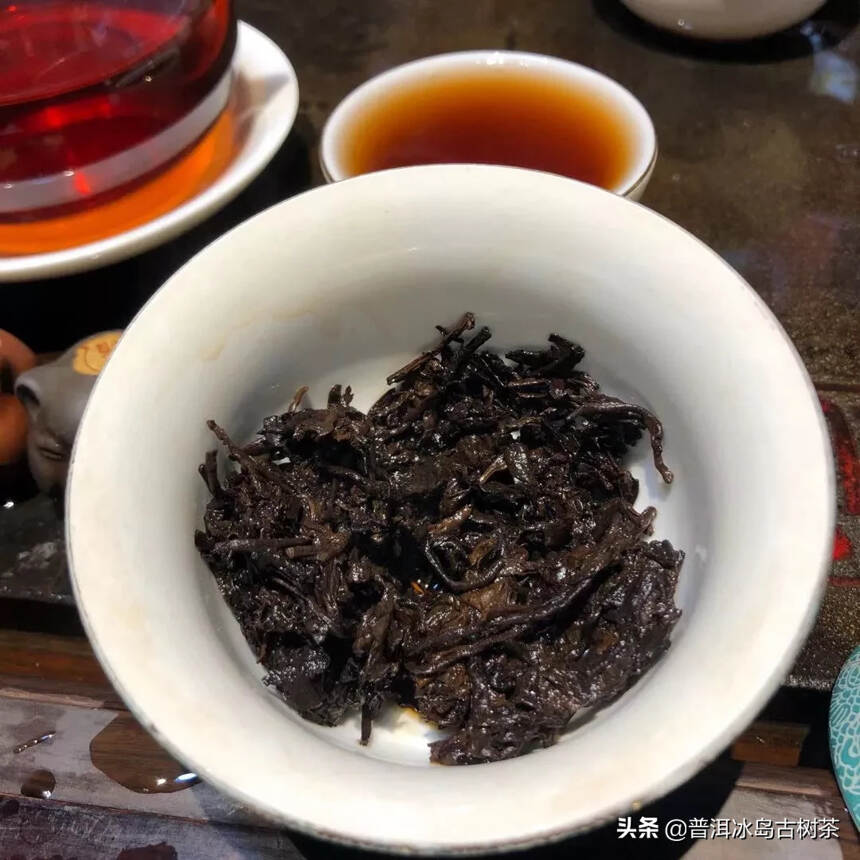 90年代小黄印熟茶，昆明纯干仓存放。醇厚甘甜，数量稀