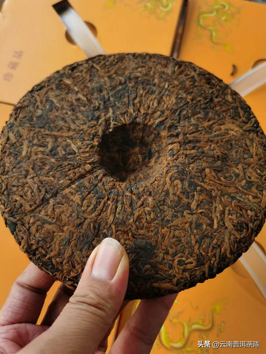 2014班章茶皇饼#普洱茶# 
班章地区800年树龄