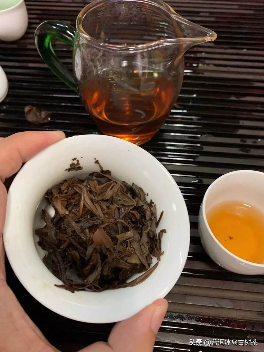 90年代 中茶绿印青饼勐海茶厂飞 干仓老茶 陈韵显