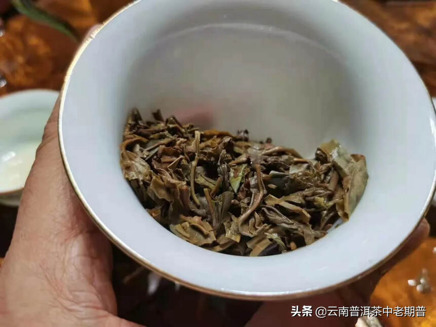 07年龙园号老树茶砖
昆明纯干仓老生茶，蜜香，回甘生