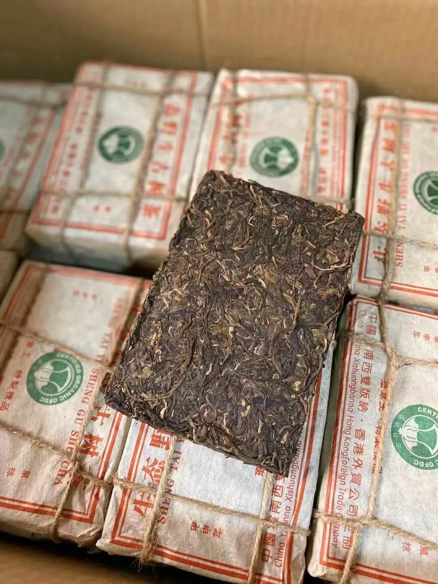 04年香港外贸公司出品
有机白菜，班章王生砖，
干仓
