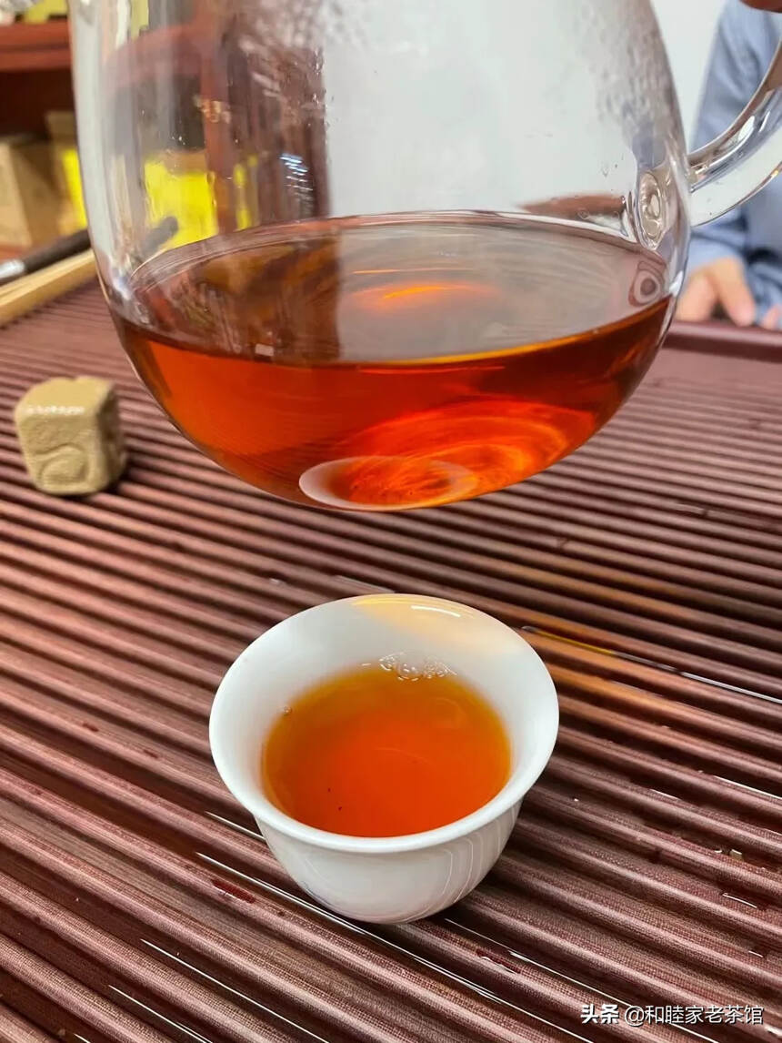 90年代年云海定制礼茶，全年昔归大小树混采，小饼，选