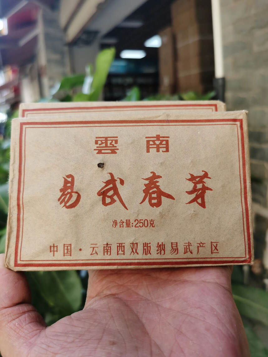 96年丨易武春芽
干仓老生茶，老的制茶工艺，一面带有