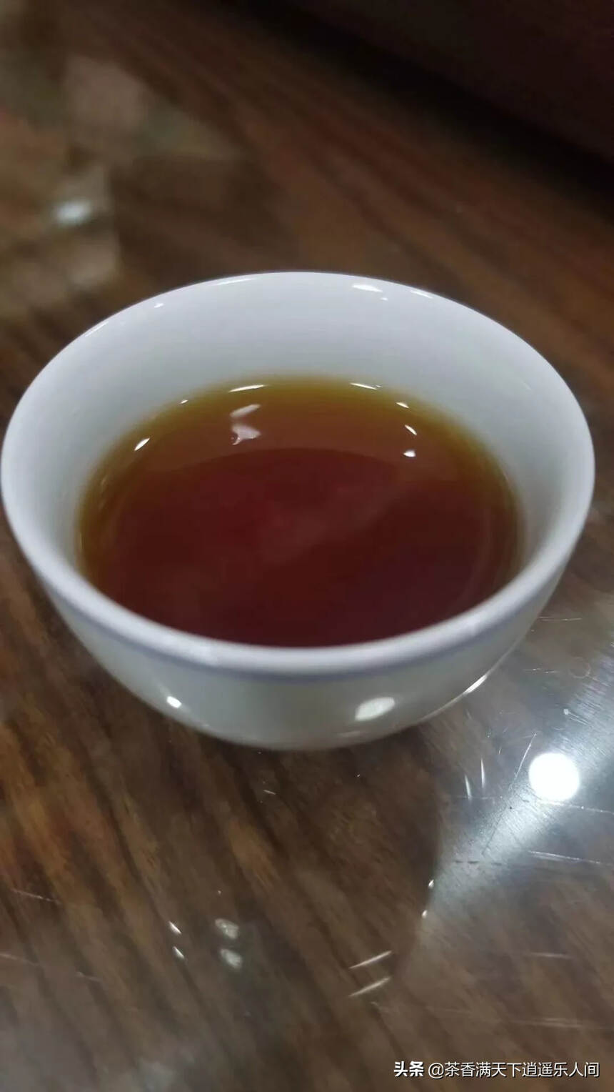 97年南糯山龙柱熟茶3000克，药香甘甜～汤色红浓透