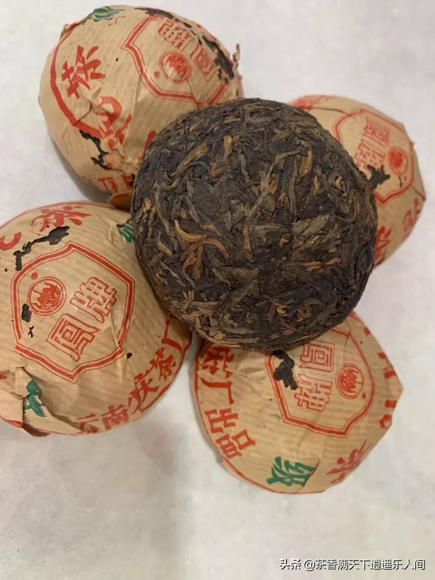 2000年凤牌甲级沱茶生茶
一个100克，一条5个，