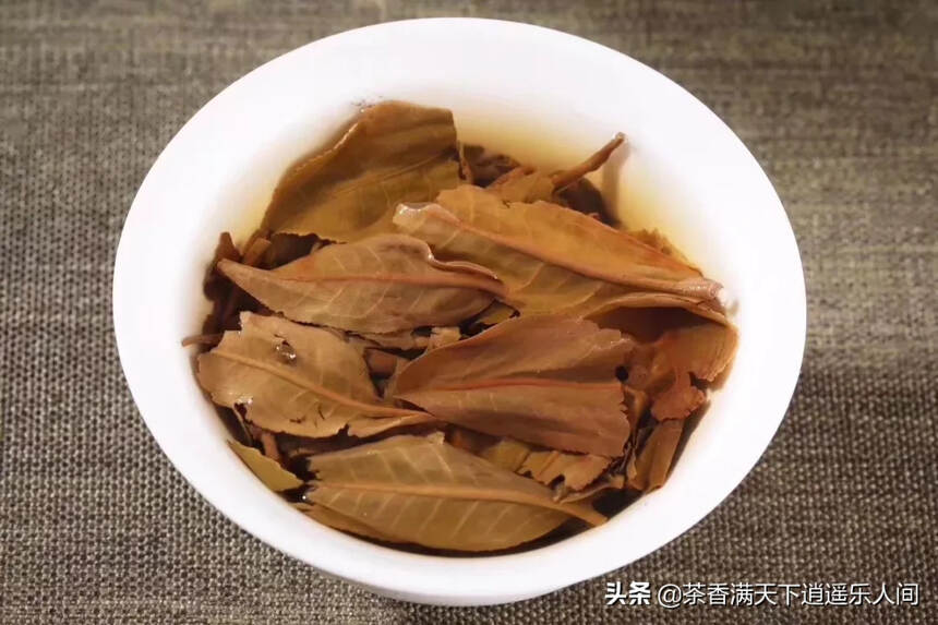 05年中茶绿印珍藏品 勐海老树饼茶